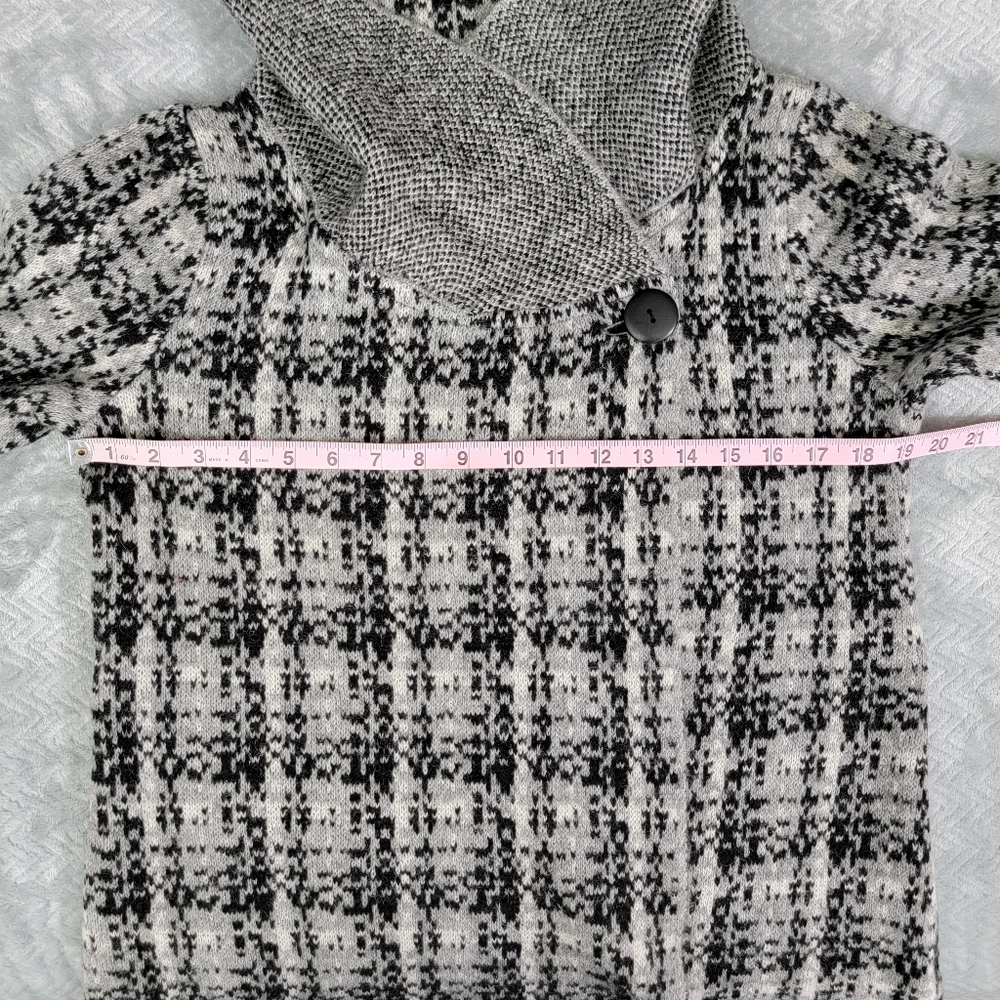 Christian Siriano Black White Gray Plaid 1 Button Cowl Neck Sweater Size Medium - Picture 9 of 10